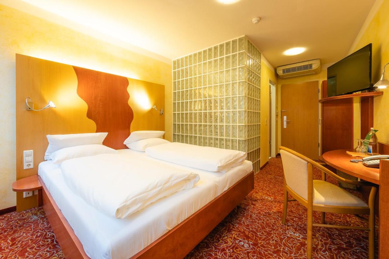 Allvitalis Traumhotel Karlsruhe Esterno foto
